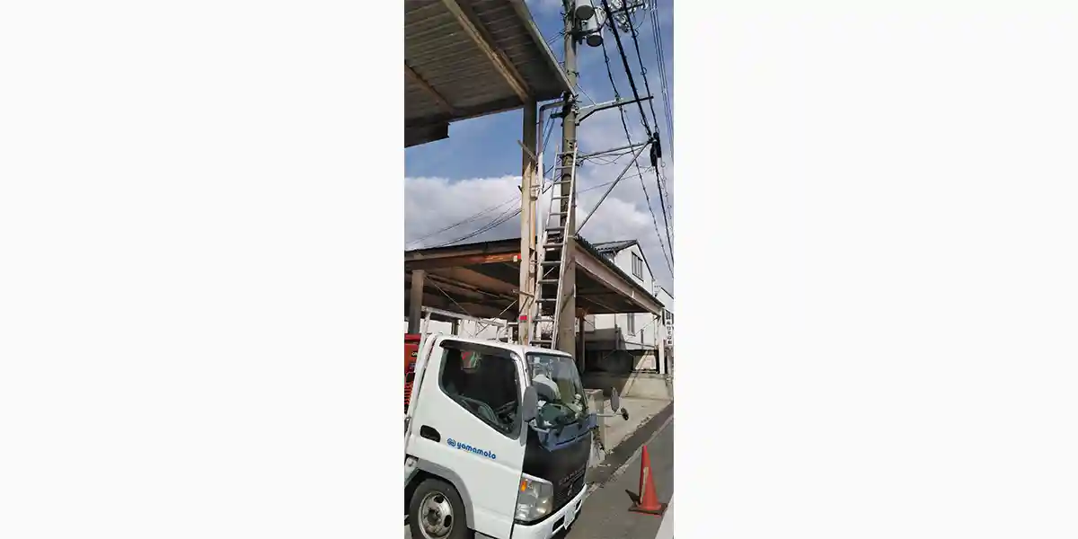 事故による看板・テントの修理・交換の施工例：看板ブラケット取付