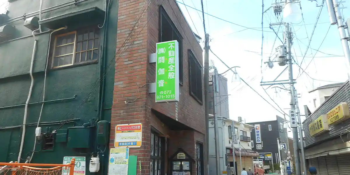 事故による看板・テントの修理・交換の施工例：新しい看板に交換完了