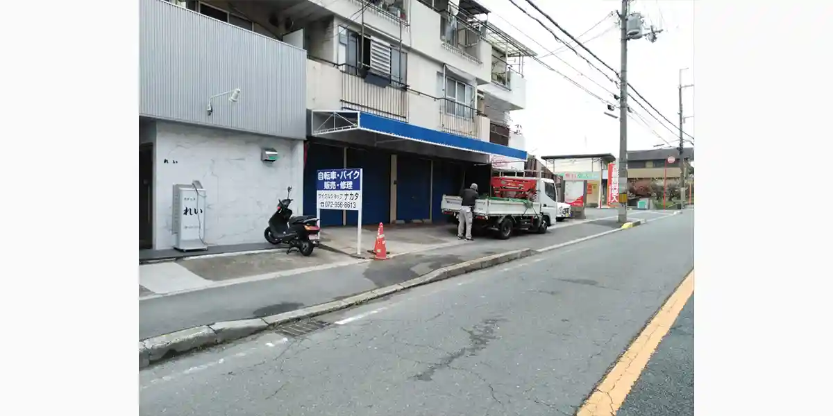 事故による看板・テントの修理・交換の施工例：自立式看板設置完了
