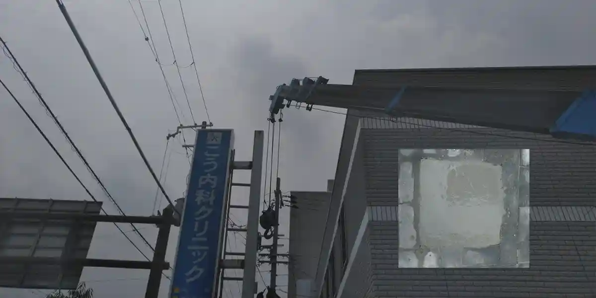 台風等の災害による看板修理：経年劣化した袖看板と支柱を撤去