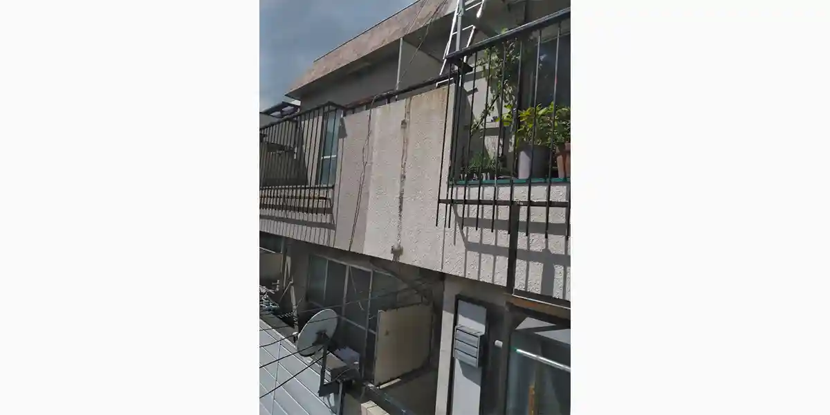 台風等の災害による看板修理：金物撤去完了