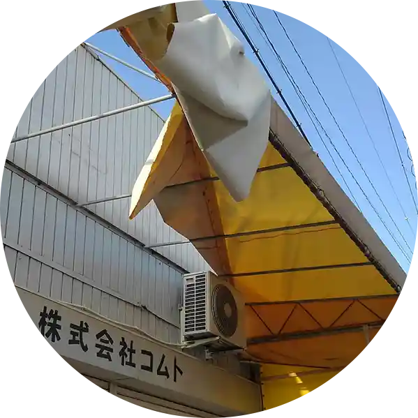 台風等被害の看板修理：鉄骨の腐食前に塗装