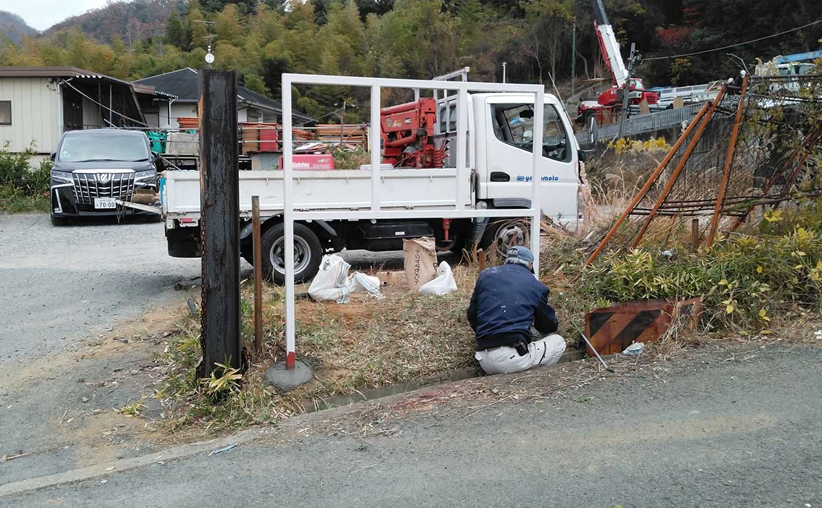 大阪府柏原市 駐車場の自立式看板新規設置