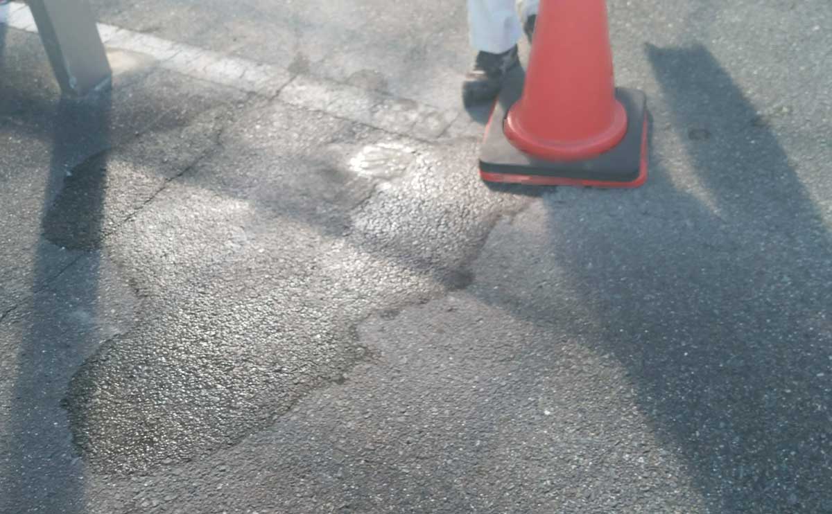 奈良県生駒郡 病院の駐車場のライン引き