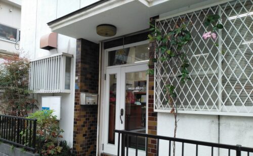 大阪府守口市金田町｜税理士事務所様｜ガラス面シート文字一部貼り替え